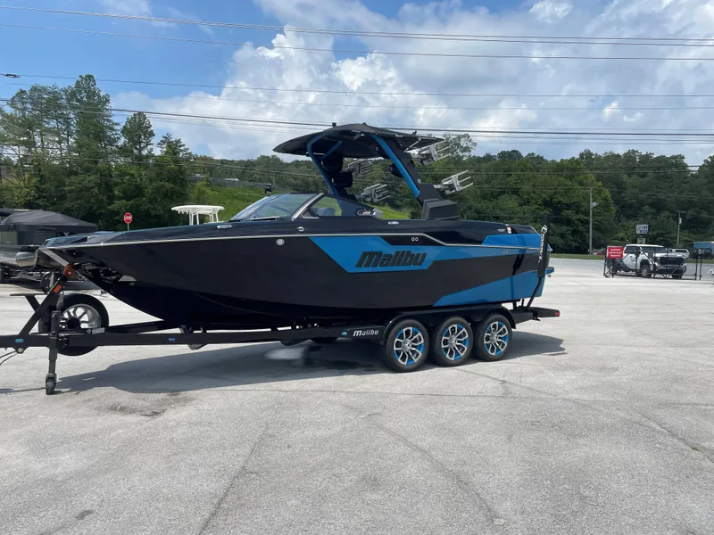 Slide: The Image of Malibu M240 2023 - 31