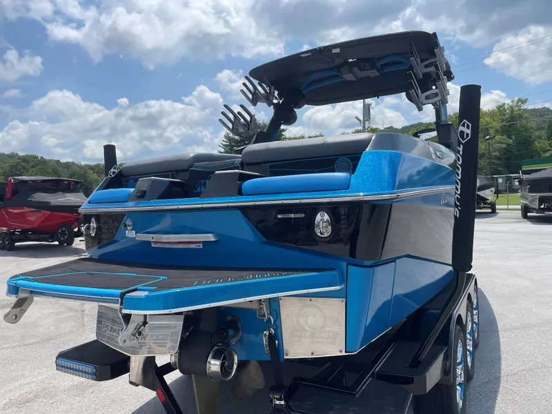 Slide: The Image of Malibu M240 2023 - 32