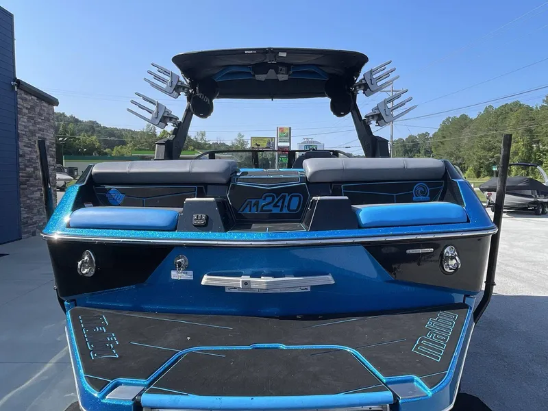 Slide: The Image of Malibu M240 2023 - 4