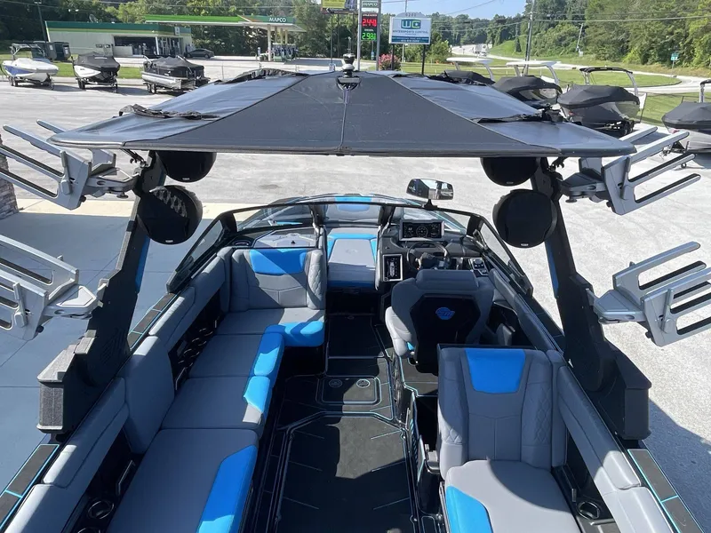 Slide: The Image of Malibu M240 2023 - 5