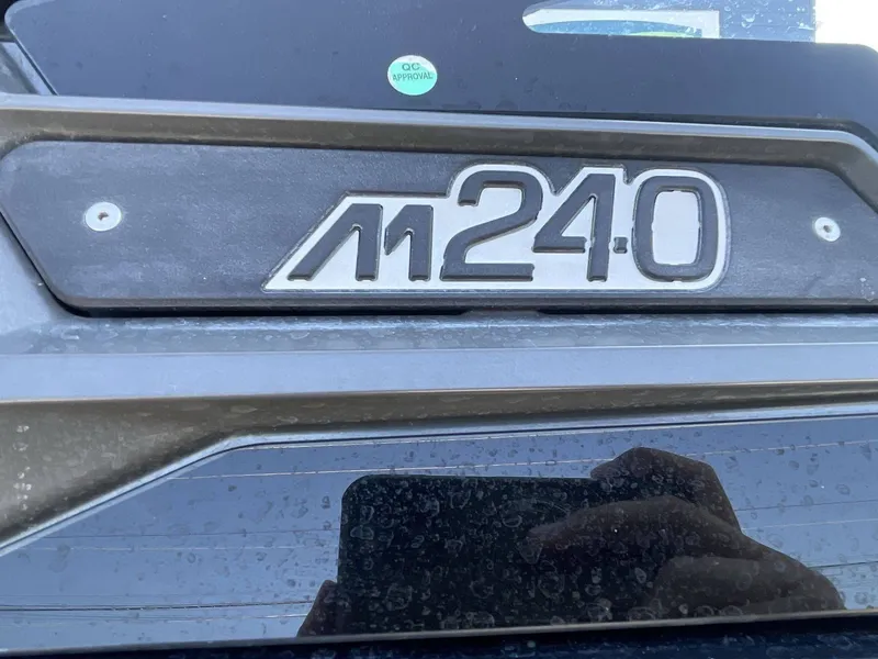 Slide: The Image of Malibu M240 2023 - 7