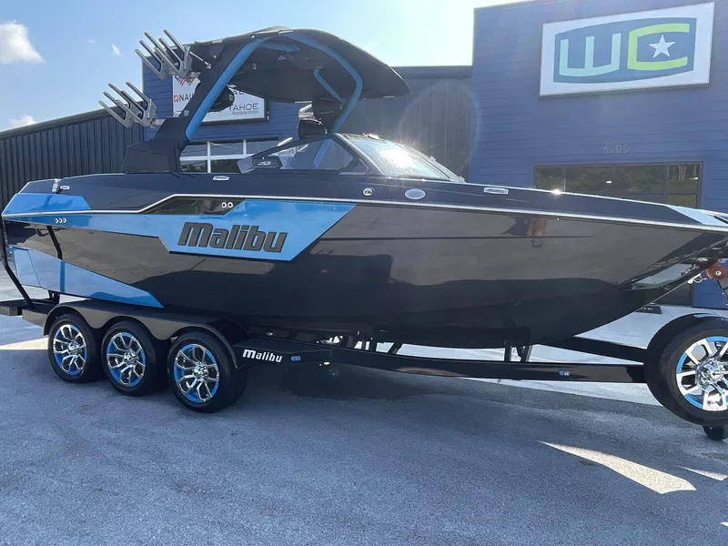 Slide: The Image of Malibu M240 2023 - 8