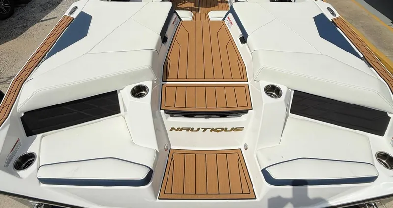 Slide: The Image of Nautique Super Air Nautique S23 2025 - 11