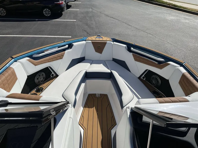 Slide: The Image of Nautique Super Air Nautique S23 2025 - 24