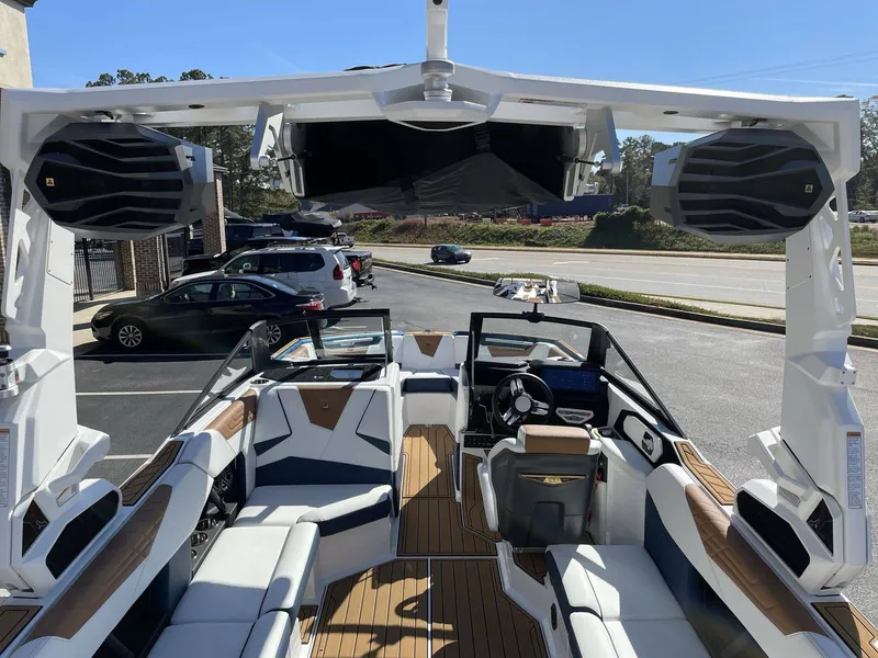 Slide: The Image of Nautique Super Air Nautique S23 2025 - 25