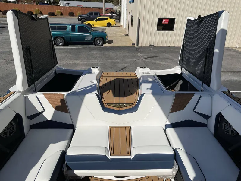 Slide: The Image of Nautique Super Air Nautique S23 2025 - 35