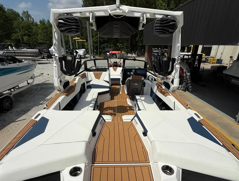 Slide: The Image of Nautique Super Air Nautique S23 2025 - 9