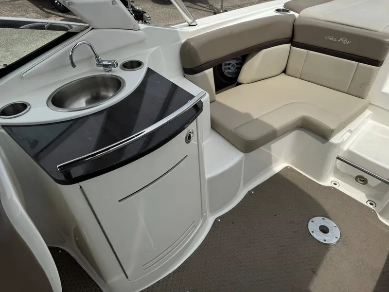 Slide: The Image of Sea Ray 270 SLX 2011 - 10