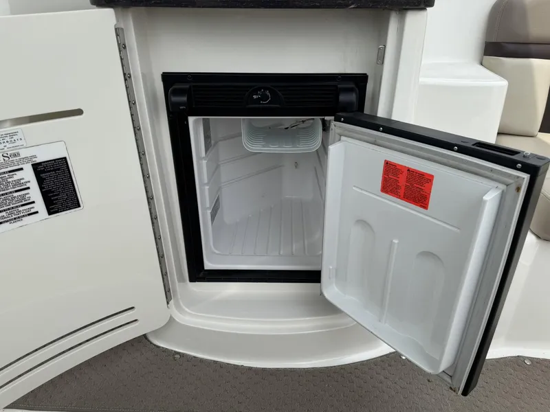 Slide: The Image of Sea Ray 270 SLX 2011 - 11