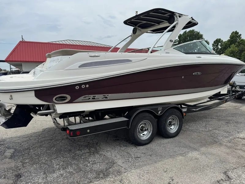Slide: The Image of Sea Ray 270 SLX 2011 - 18