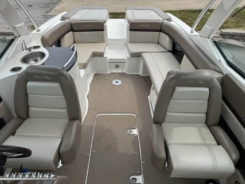 Slide: The Image of Sea Ray 270 SLX 2011 - 20