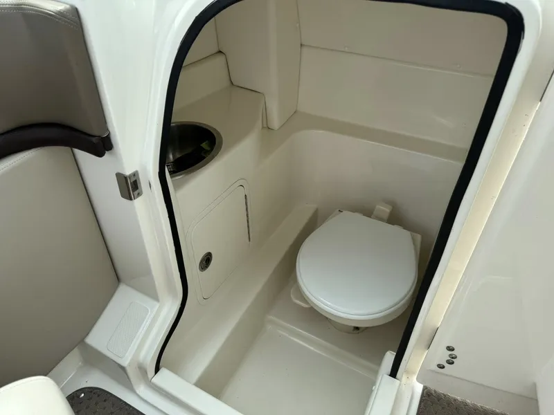 Slide: The Image of Sea Ray 270 SLX 2011 - 21