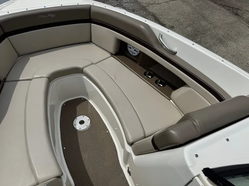 Slide: The Image of Sea Ray 270 SLX 2011 - 3