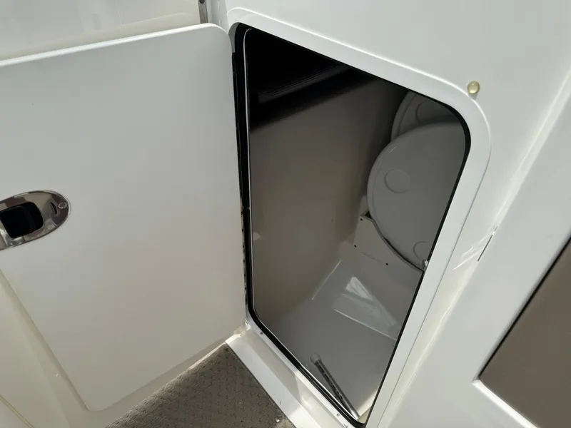 Slide: The Image of Sea Ray 270 SLX 2011 - 7