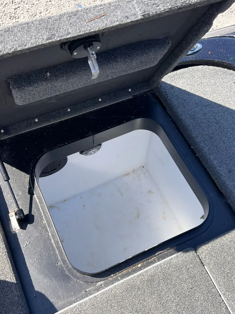 Slide: The Image of Skeeter ZX200 2019 - 10