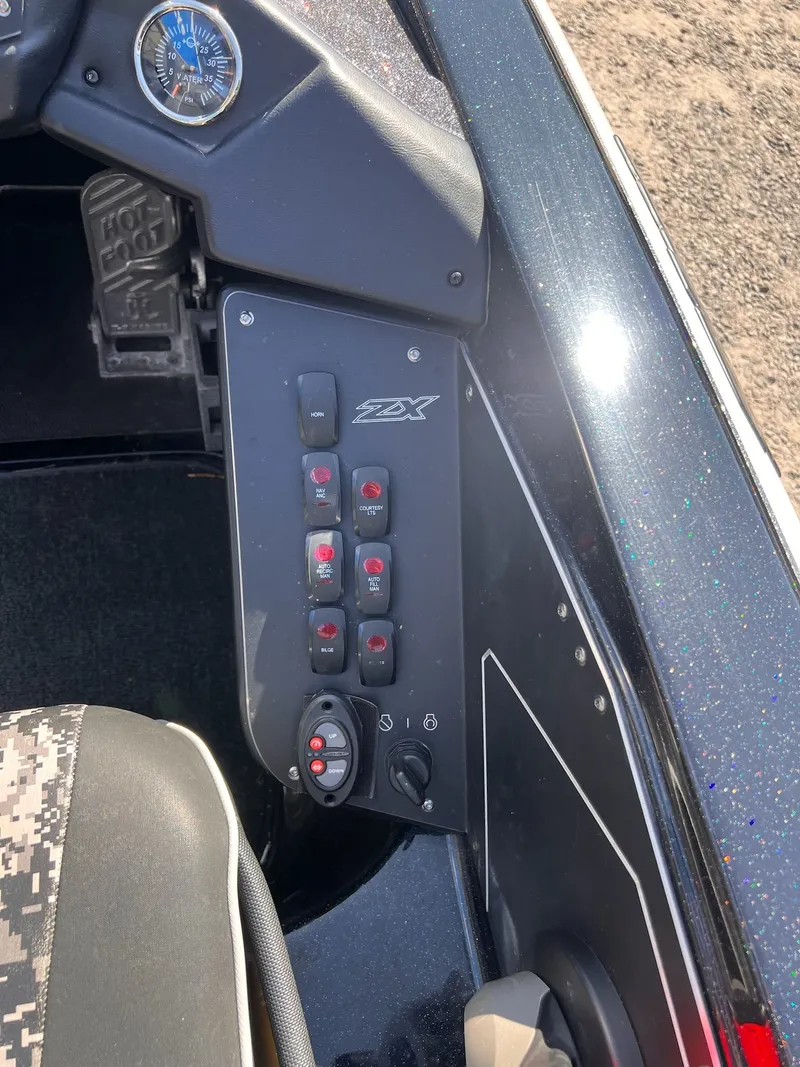 Slide: The Image of Skeeter ZX200 2019 - 16