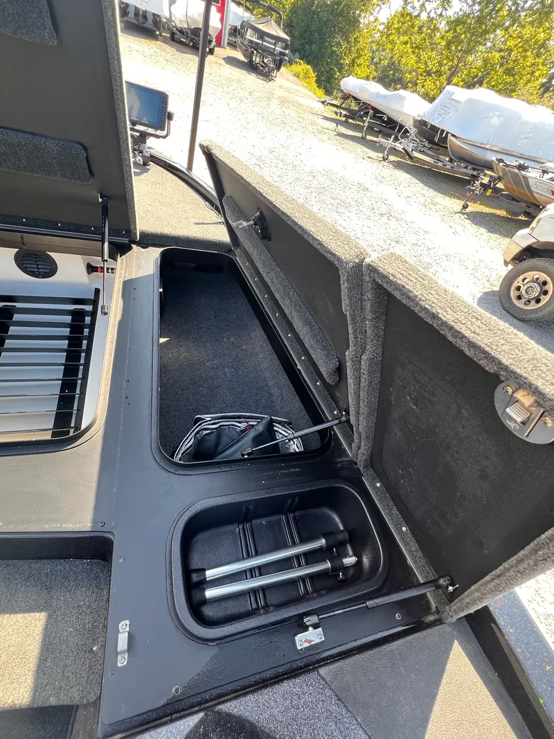 Slide: The Image of Skeeter ZX200 2019 - 18