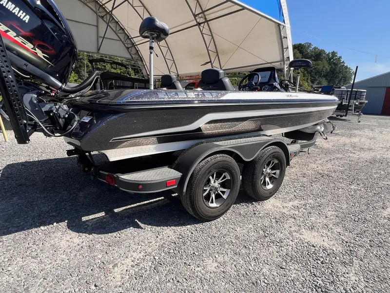 Slide: The Image of Skeeter ZX200 2019 - 20