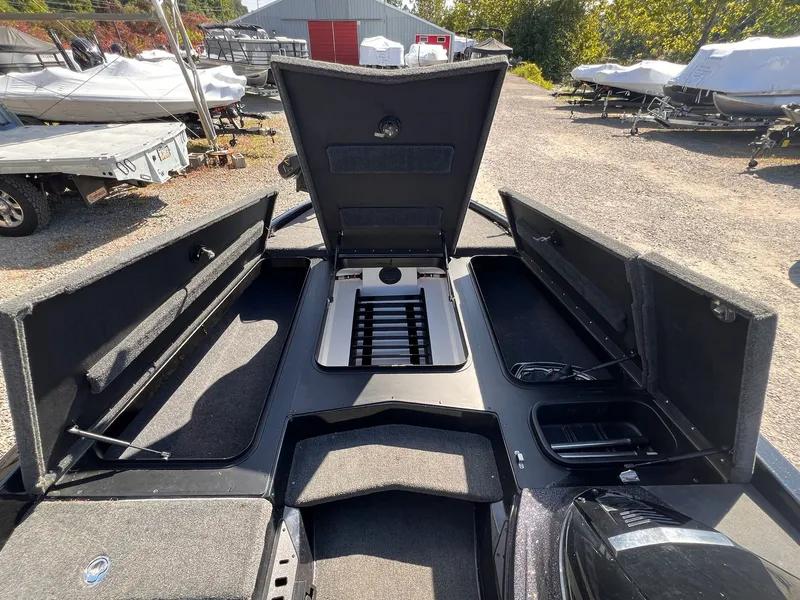 Slide: The Image of Skeeter ZX200 2019 - 21