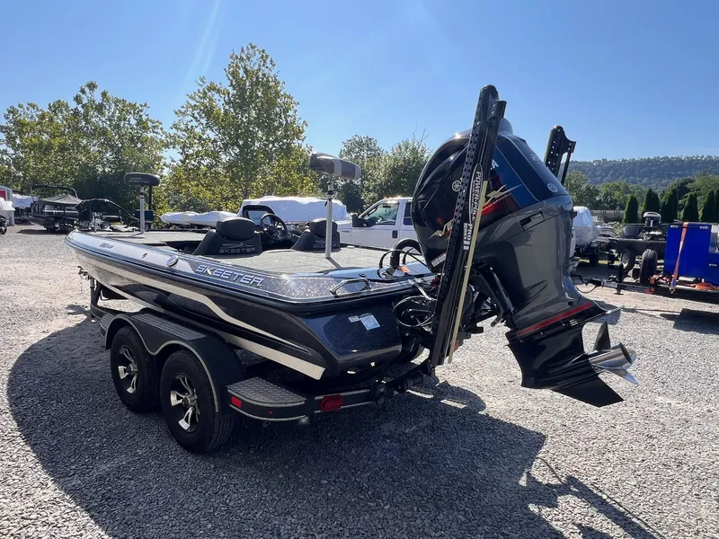 Slide: The Image of Skeeter ZX200 2019 - 25