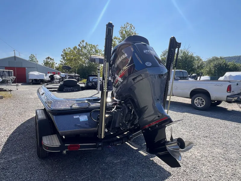 Slide: The Image of Skeeter ZX200 2019 - 27