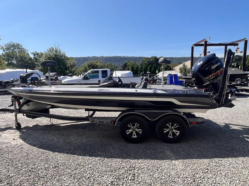 Slide: The Image of Skeeter ZX200 2019 - 28