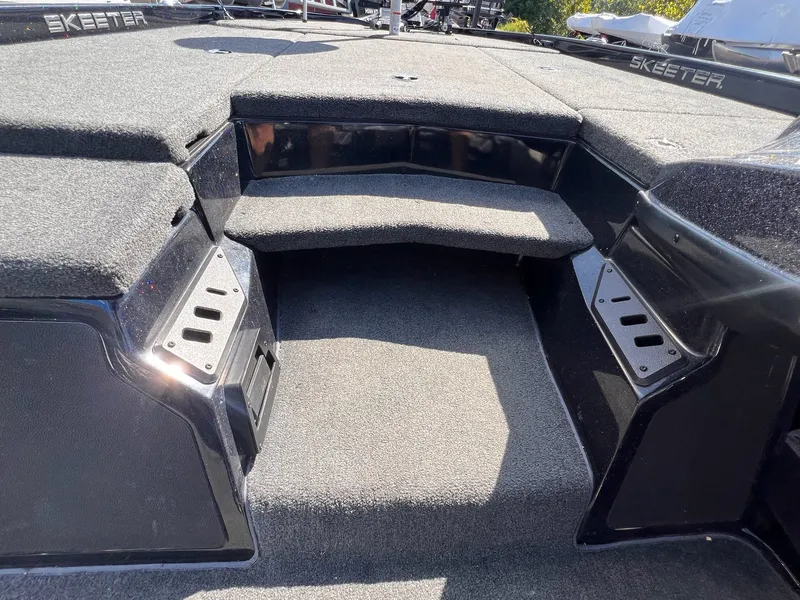 Slide: The Image of Skeeter ZX200 2019 - 37