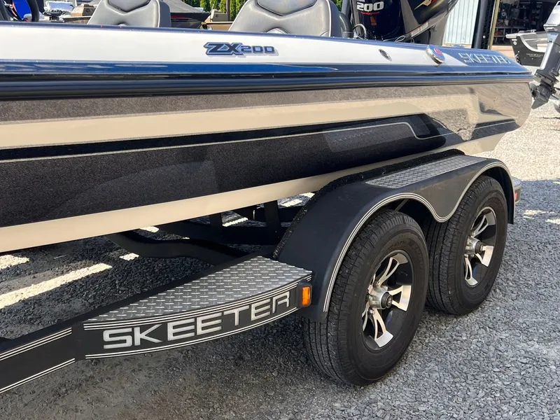 Slide: The Image of Skeeter ZX200 2019 - 44