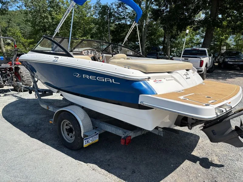 Slide: The Image of Regal 1900 ES Bowrider 2015 - 13