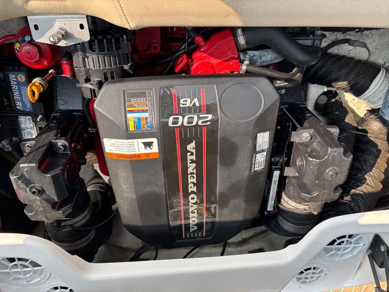 Slide: The Image of Regal 1900 ES Bowrider 2015 - 14