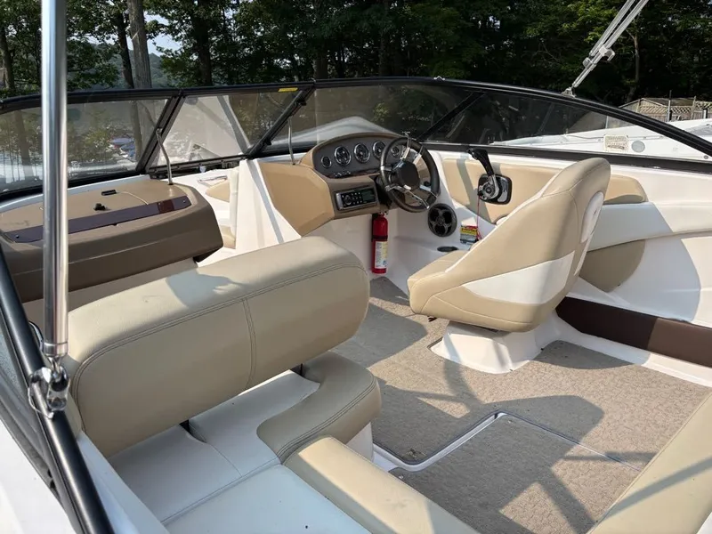 Slide: The Image of Regal 1900 ES Bowrider 2015 - 15