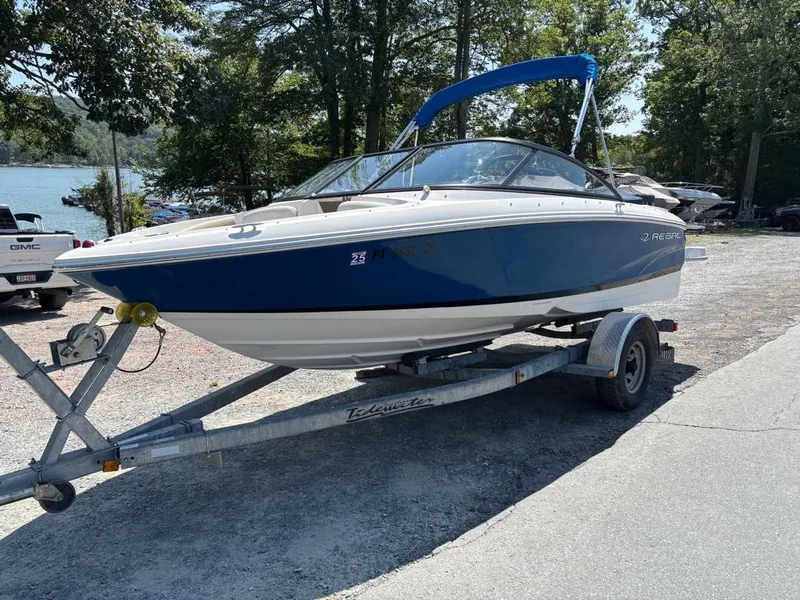 Slide: The Image of Regal 1900 ES Bowrider 2015 - 4