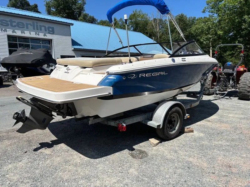 Slide: The Image of Regal 1900 ES Bowrider 2015 - 5