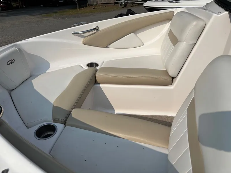 Slide: The Image of Regal 1900 ES Bowrider 2015 - 6