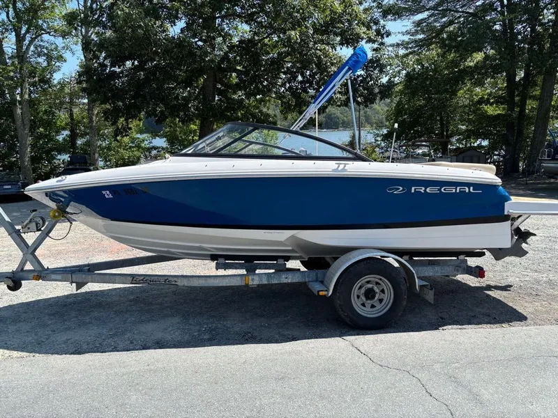 Slide: The Image of Regal 1900 ES Bowrider 2015 - 7