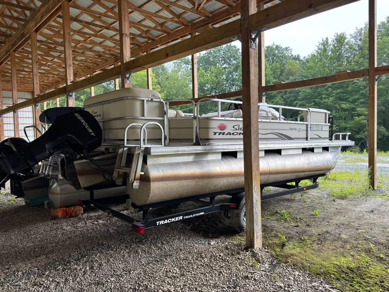 Slide: The Image of Sun Tracker PARTY BARGE 20 Signature Series 2007 - 12