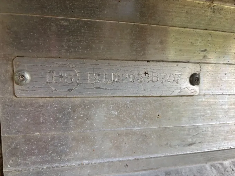 Slide: The Image of Sun Tracker PARTY BARGE 20 Signature Series 2007 - 13