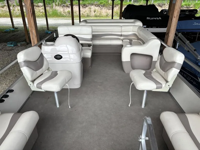 Slide: The Image of Sun Tracker PARTY BARGE 20 Signature Series 2007 - 6