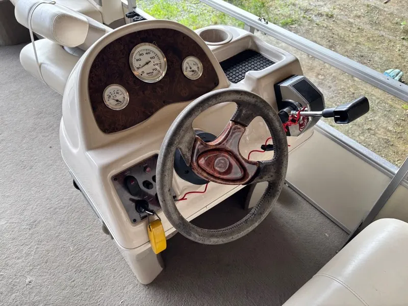 Slide: The Image of Sun Tracker PARTY BARGE 20 Signature Series 2007 - 8