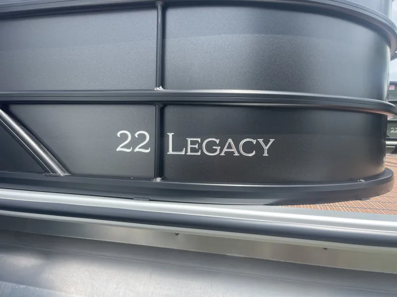 Slide: The Image of Bentley Pontoons Legacy 223 Navigator 2026 - 4