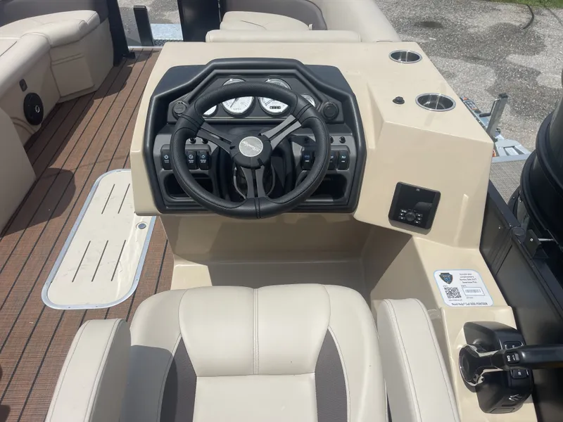 Slide: The Image of Bentley Pontoons Legacy 223 Navigator 2026 - 6