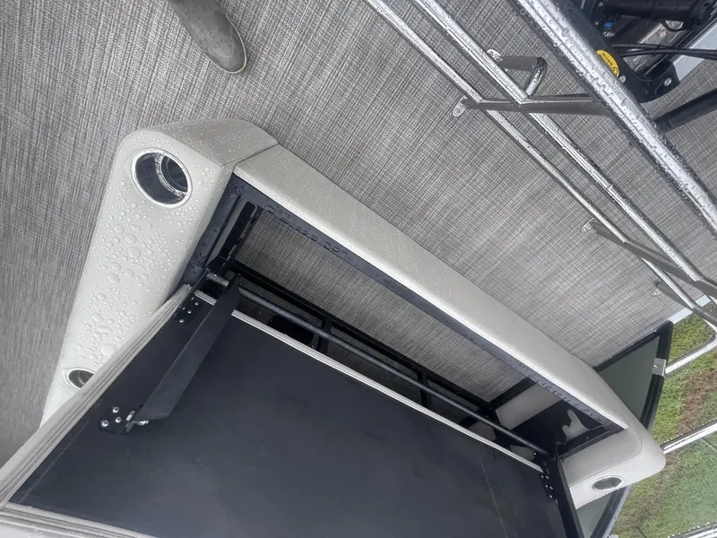 Slide: The Image of Bentley Pontoons Legacy 223 Swingback 2026 - 3