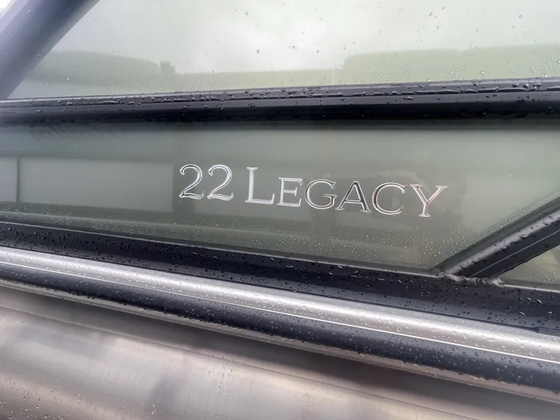 Slide: The Image of Bentley Pontoons Legacy 223 Swingback 2026 - 5