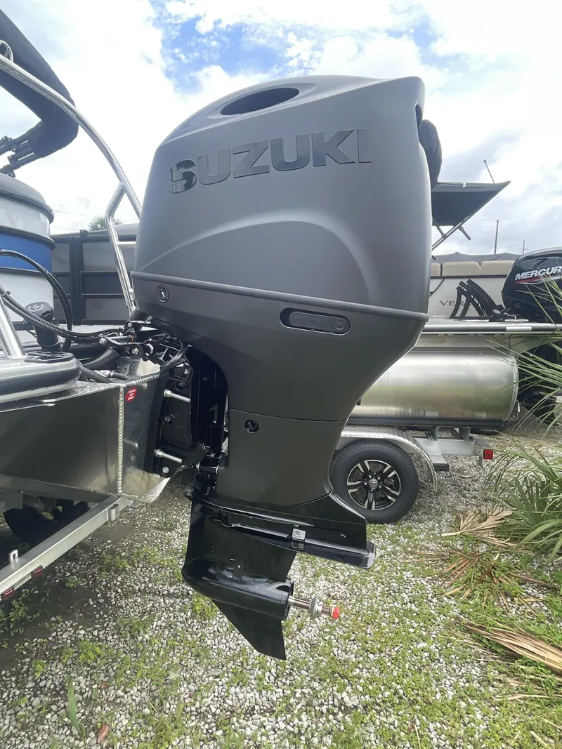 Slide: The Image of Bentley Pontoons 223 Bolt 2026 - 4