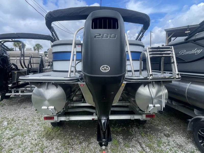 Slide: The Image of Bentley Pontoons 223 Bolt 2026 - 6