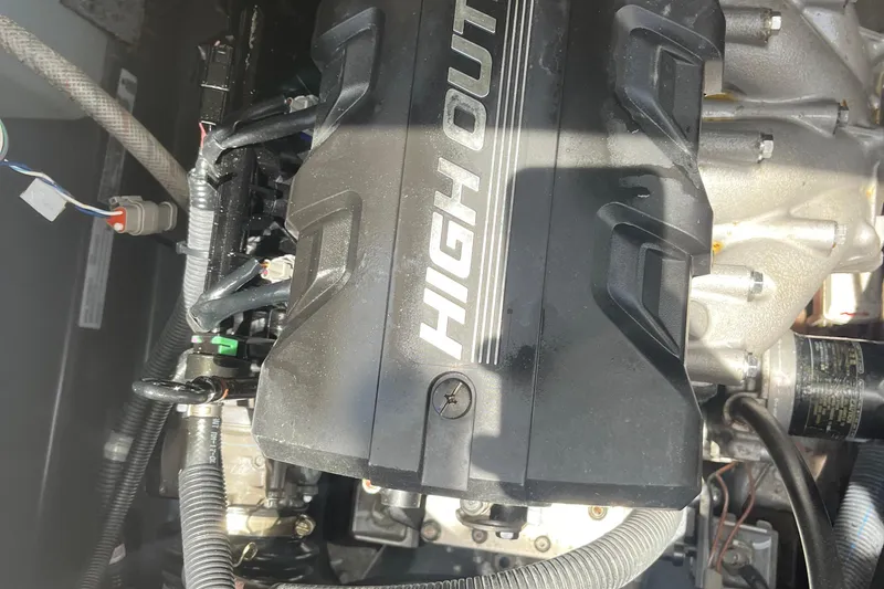 Slide: The Image of Engine of 2022 Yamaha Boats 252 FSH Sport, featuring "High Output" branding. - 9