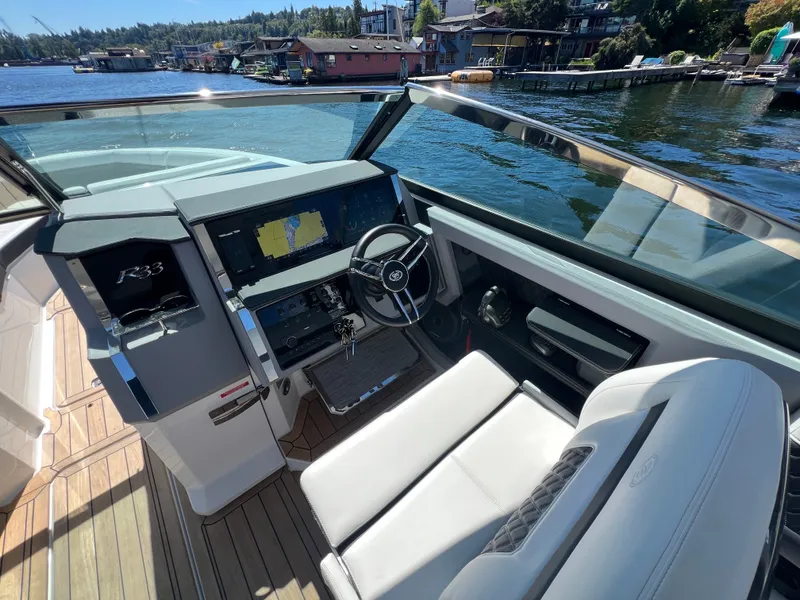 Slide: The Image of Cobalt R33 Surf 2025 - 12