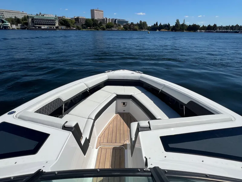 Slide: The Image of Cobalt R33 Surf 2025 - 15