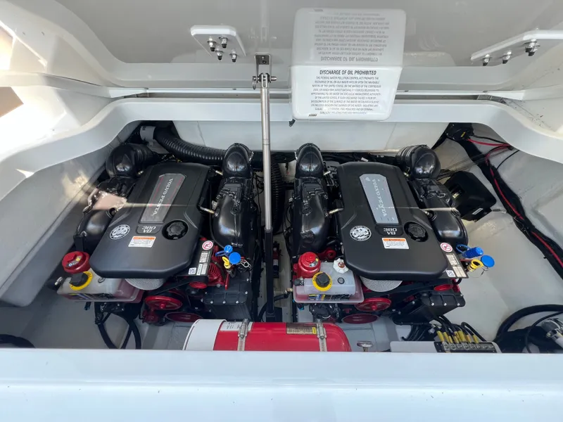 Slide: The Image of Cobalt R33 Surf 2025 - 16