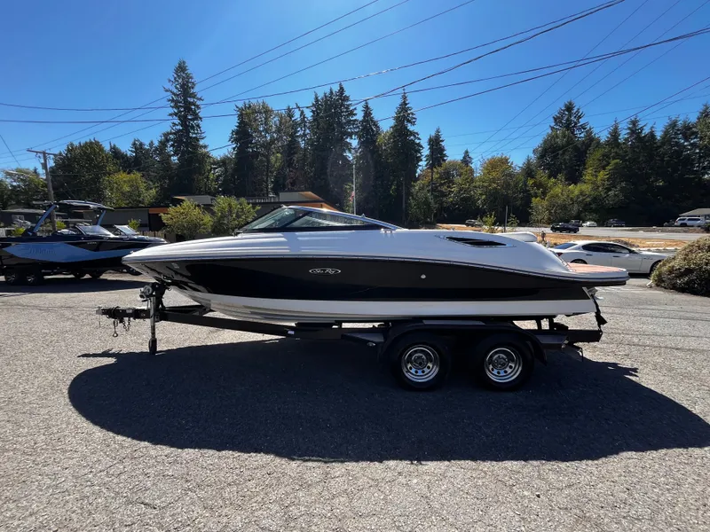 The Image of Sea Ray 210 SLX 2014 - 1